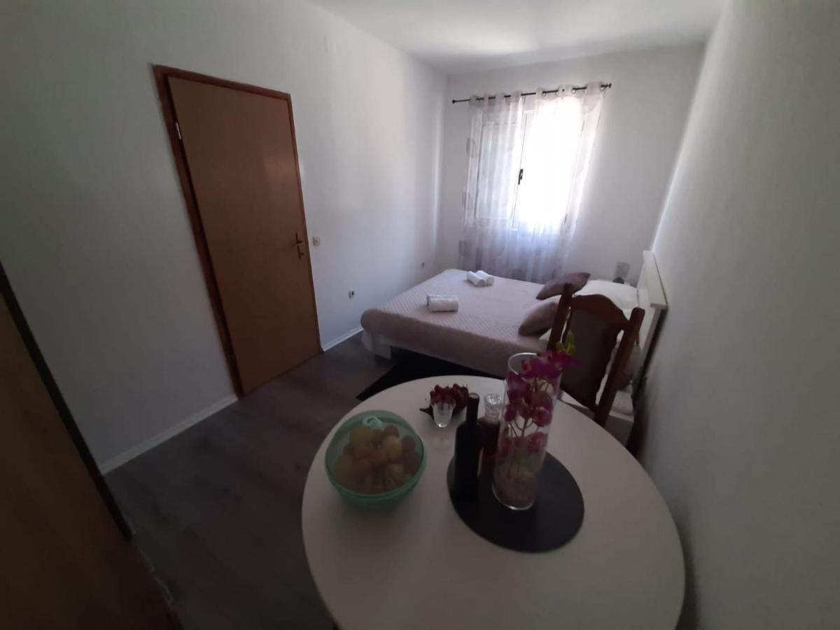 Apartman Jadranka Rogotin Exterior photo